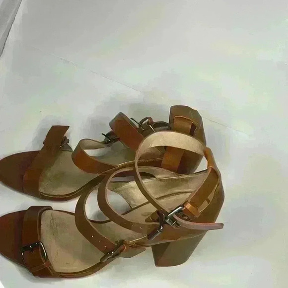 Brown  heels - Picture 3 of 4